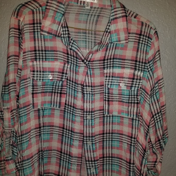 Button up shirt - Picture 1 of 3